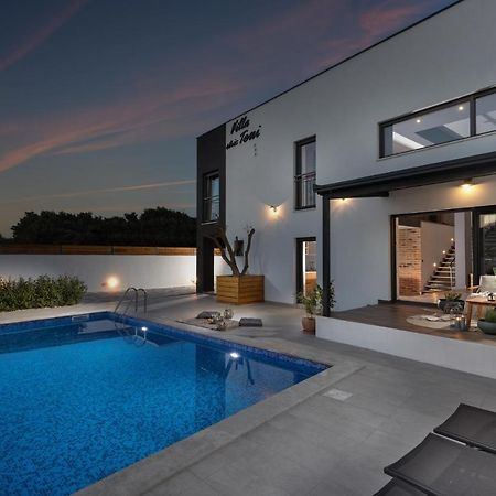 Villa Stric Toni باكوشتاني المظهر الخارجي الصورة